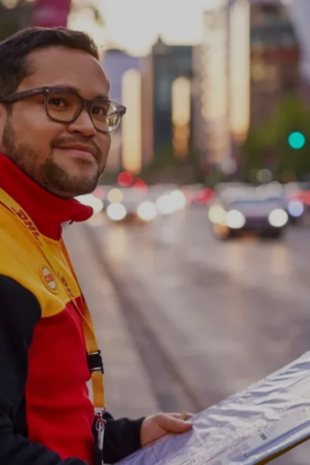 Dhl group 24ggt5joqt 23 10 dhl 22853 city lights 1920x1080px